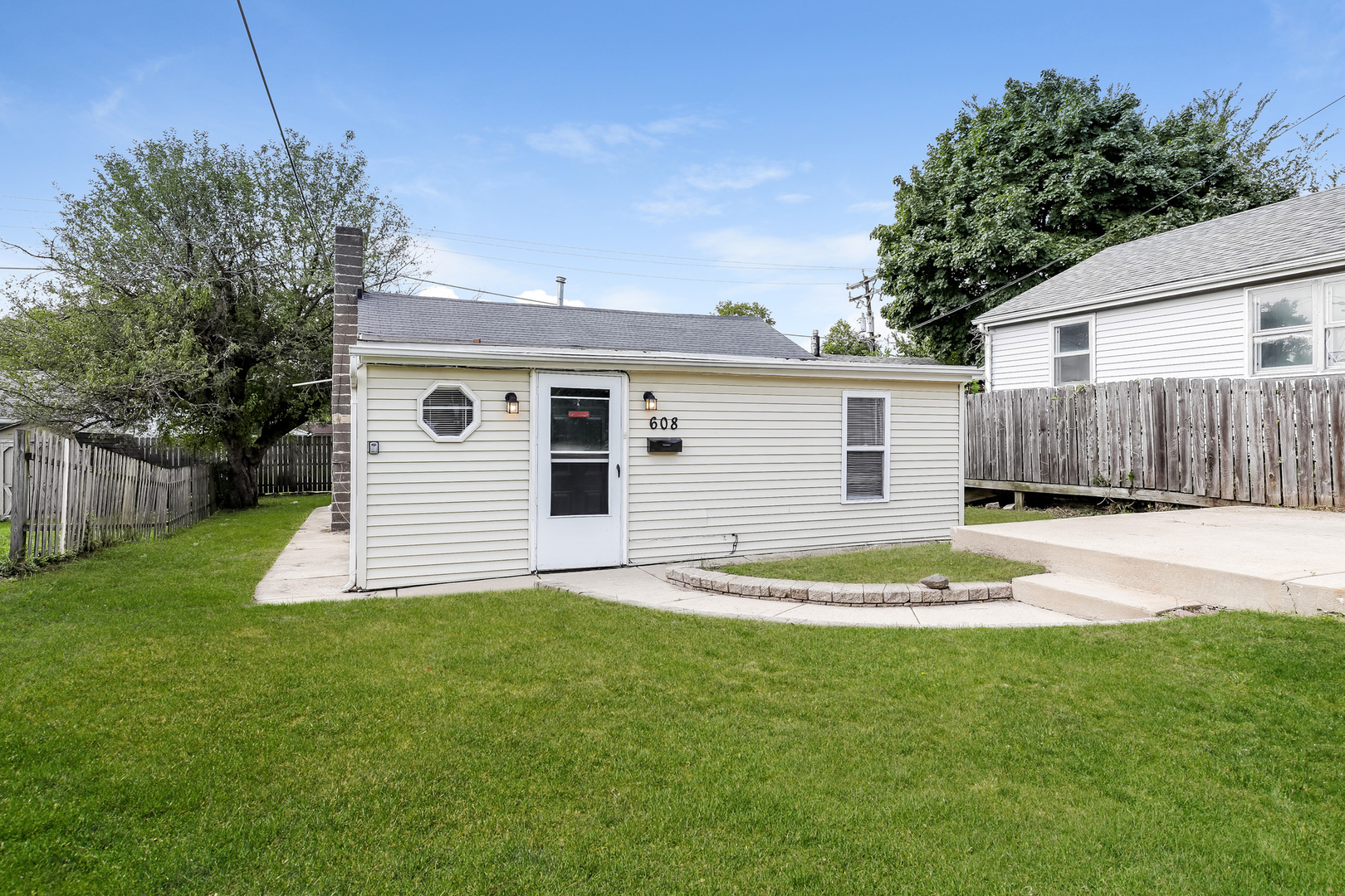 Property Photo:  608 N Harrison Avenue  IL 60506 