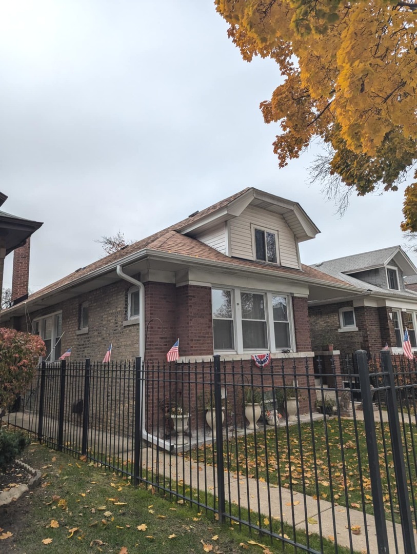 Property Photo:  5055 N Mozart Street  IL 60625 