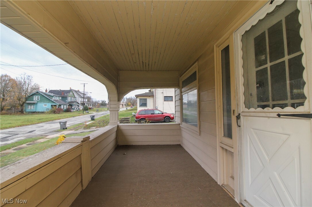 Property Photo:  64 E Earle Avenue  OH 44507 