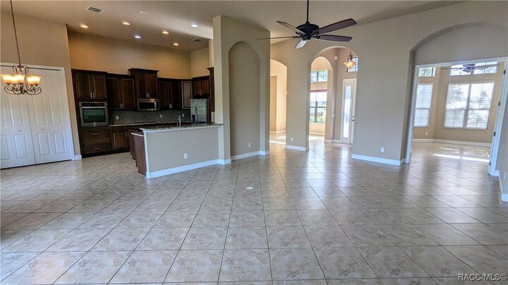 Property Photo: 743 E Ireland Court FL 34442