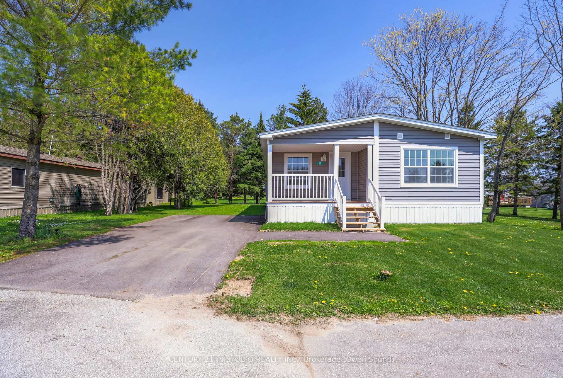 Property Photo: 66 Sussex Square ON N0H 1G0
