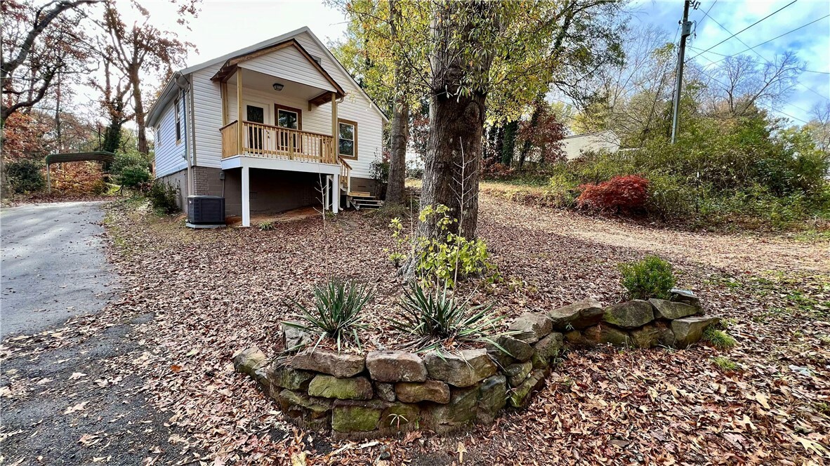 Property Photo: 210 N Broad Street SC 29693