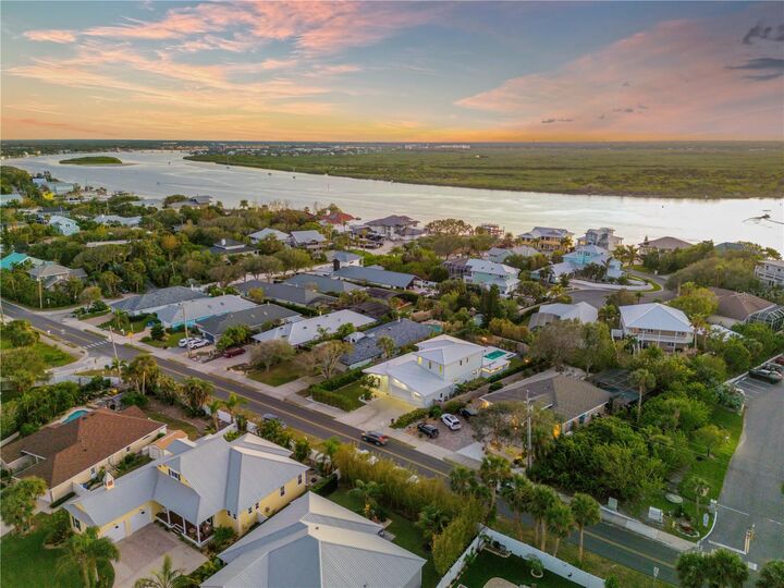 Property Photo: 2022 N Peninsula Avenue FL 32169