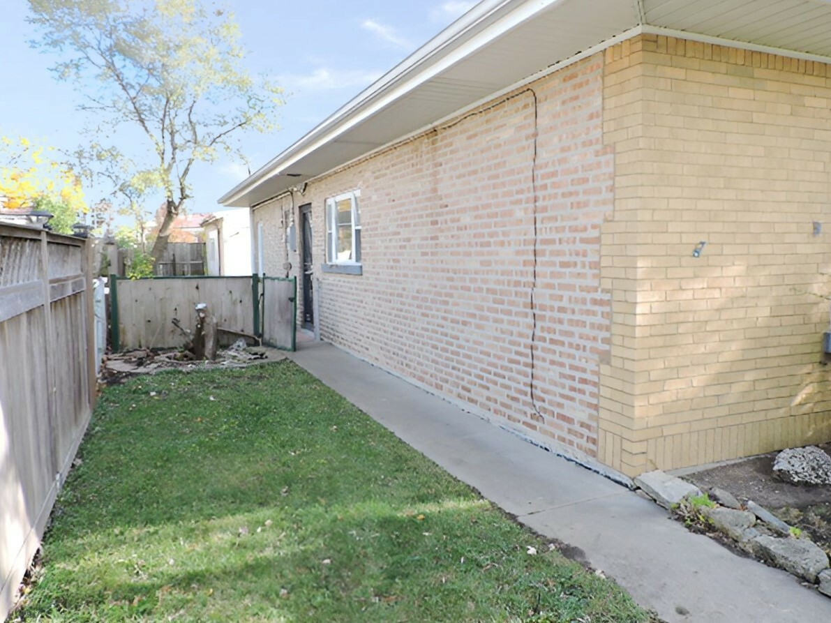 Property Photo:  5961 N McCook Avenue  IL 60646 