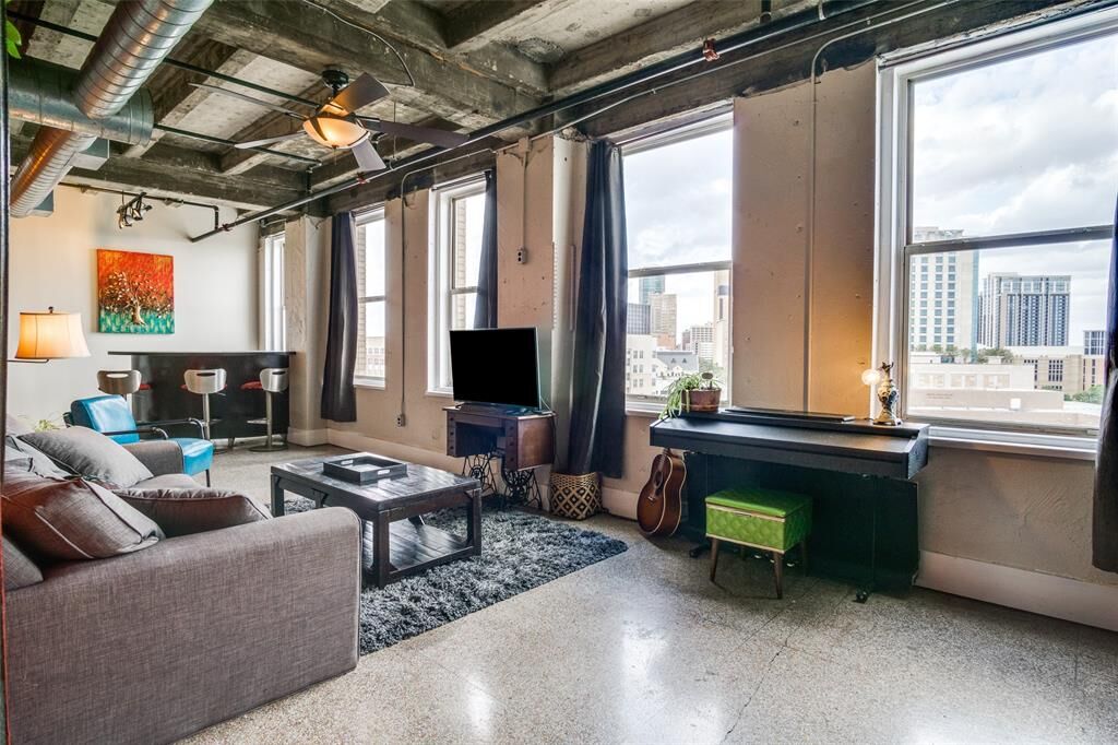 Photo de la propriété:  221 W Lancaster Avenue 5004  TX 76102 