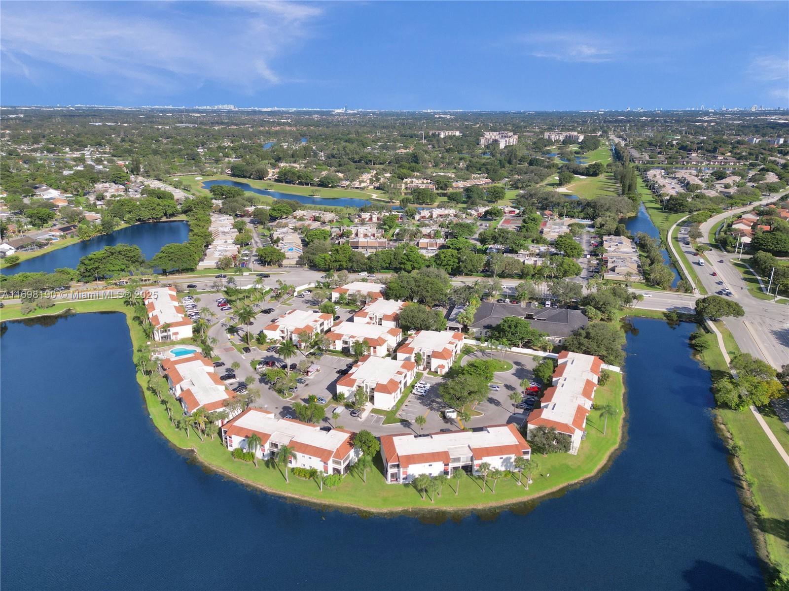 Property Photo: 1104 N Hiatus Rd 1104 FL 33026