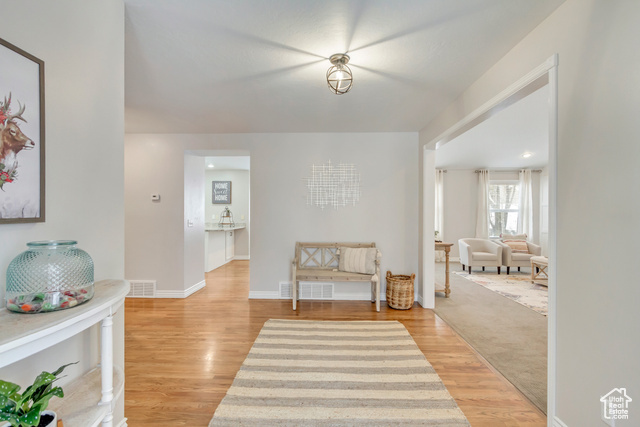 Property Photo: 381 N Alpenhof Ln UT 84049