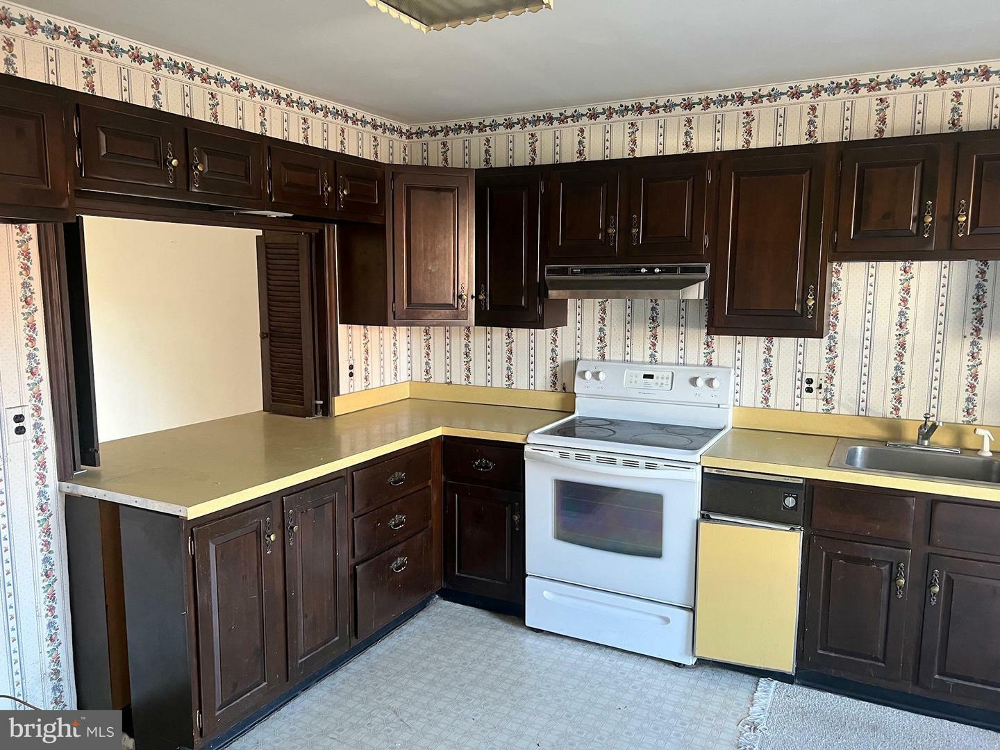 Property Photo:  32 Alexander Avenue  NJ 08109 