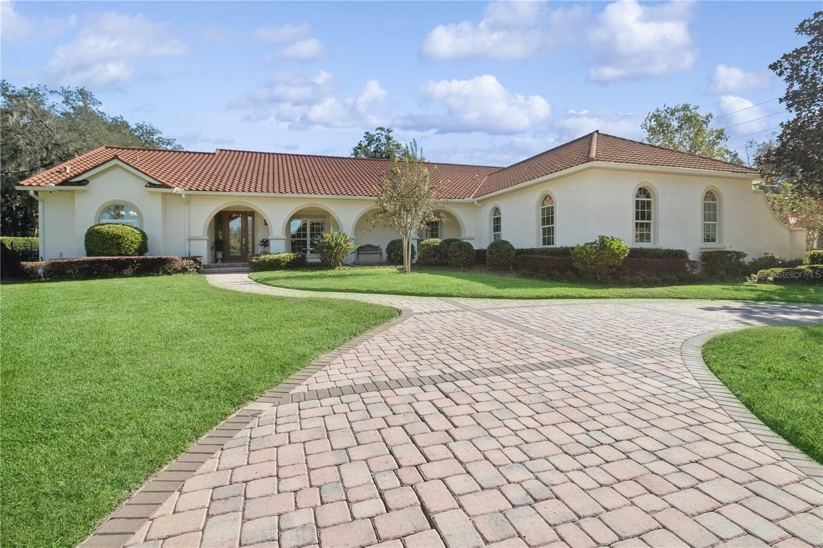 Property Photo:  1000 Dunhurst Court  FL 32779 