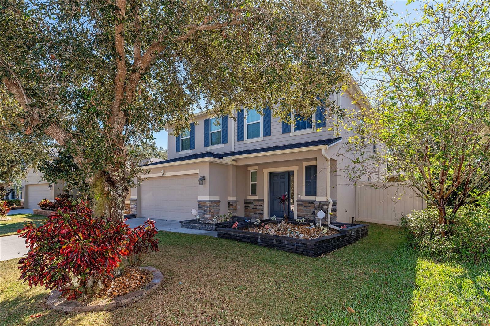 Property Photo: 5905 Windsong Oak Drive FL 34748