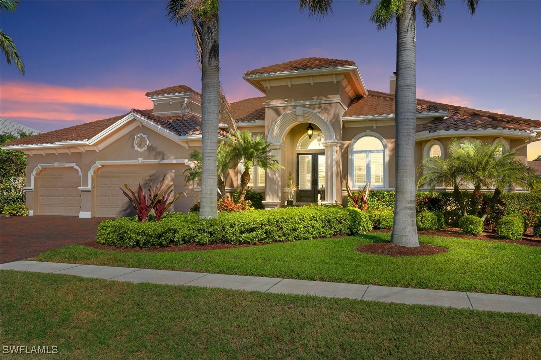 Property Photo: 375 Capistrano Court FL 34145