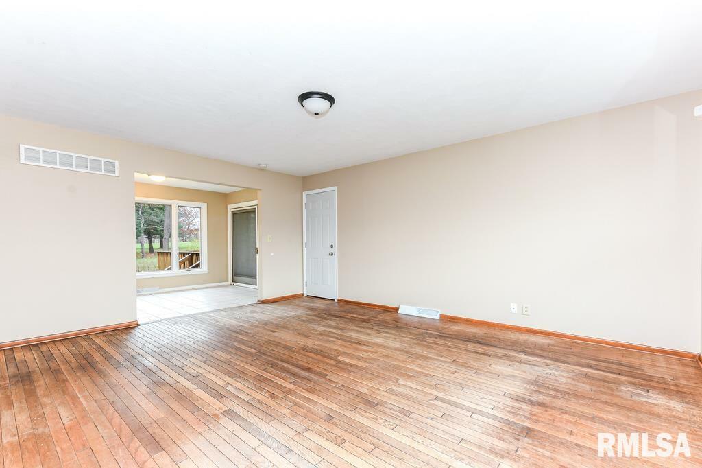 Property Photo:  2110 W Newman Parkway  IL 61604 