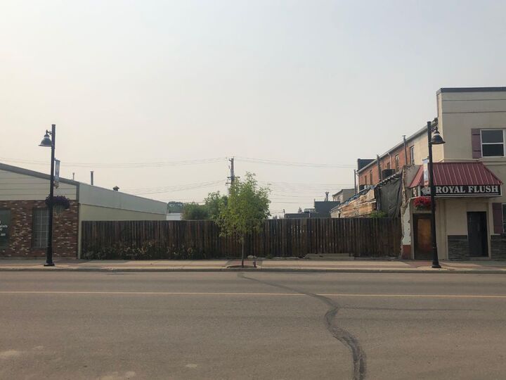 Property Photo:  4912 50 Street  AB T4J 1J5 