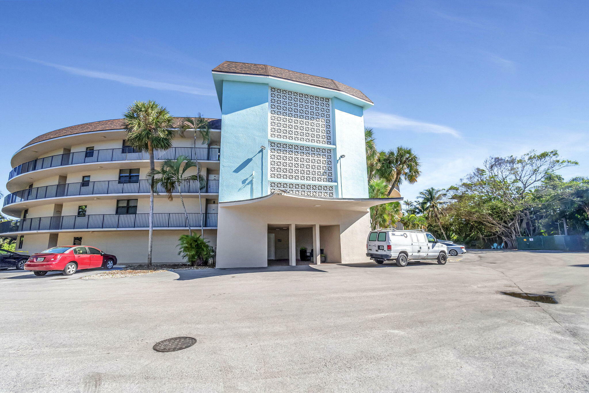 Property Photo:  2424 N Federal Highway 109  FL 33435 