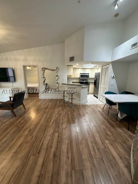 Property Photo: 2119 SE 10th Ave 917 FL 33316