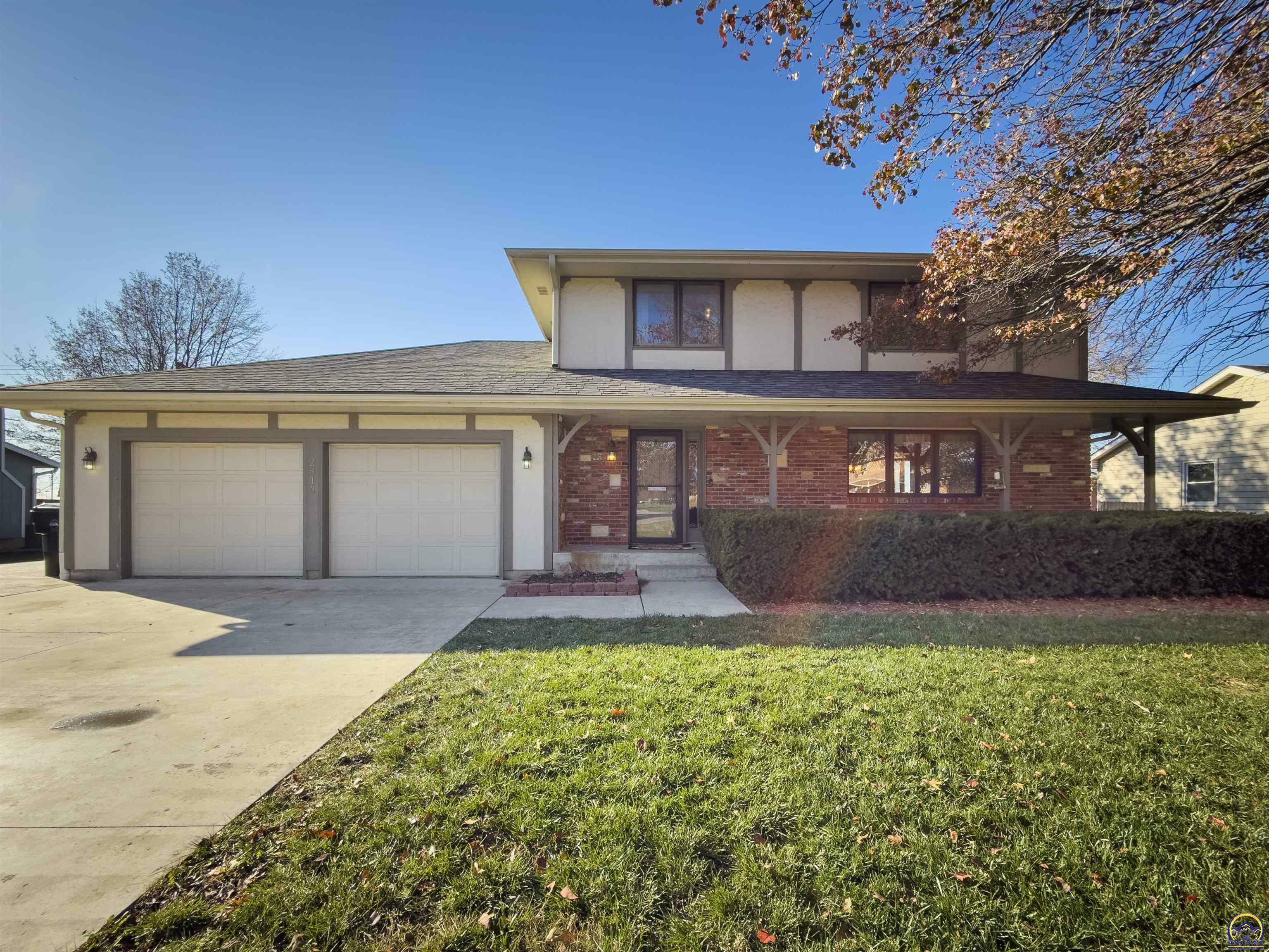 Property Photo: 2815 SE Lakeridge Ct KS 66605