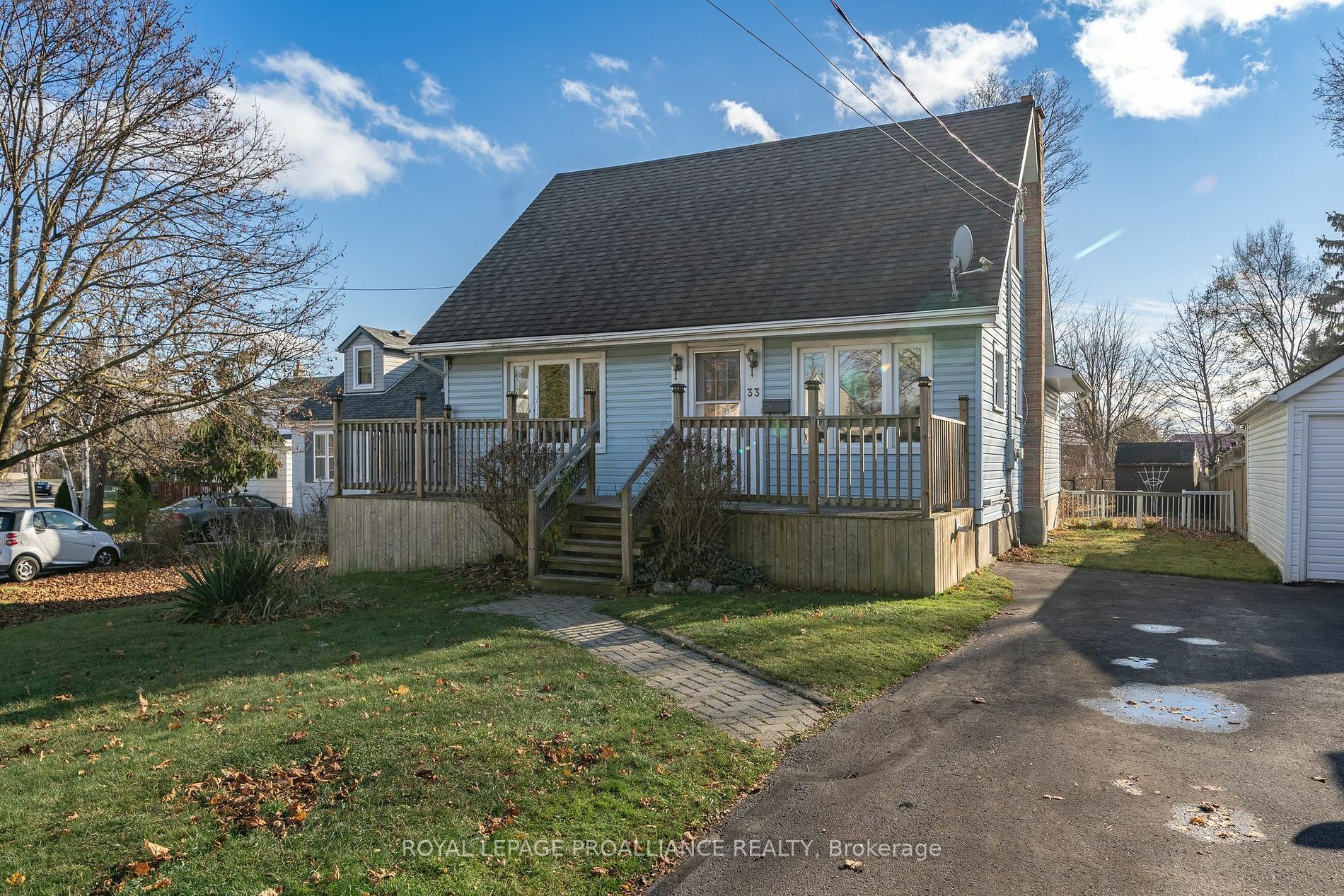 Property Photo:  33 Lewis St  ON K8P 1R1 