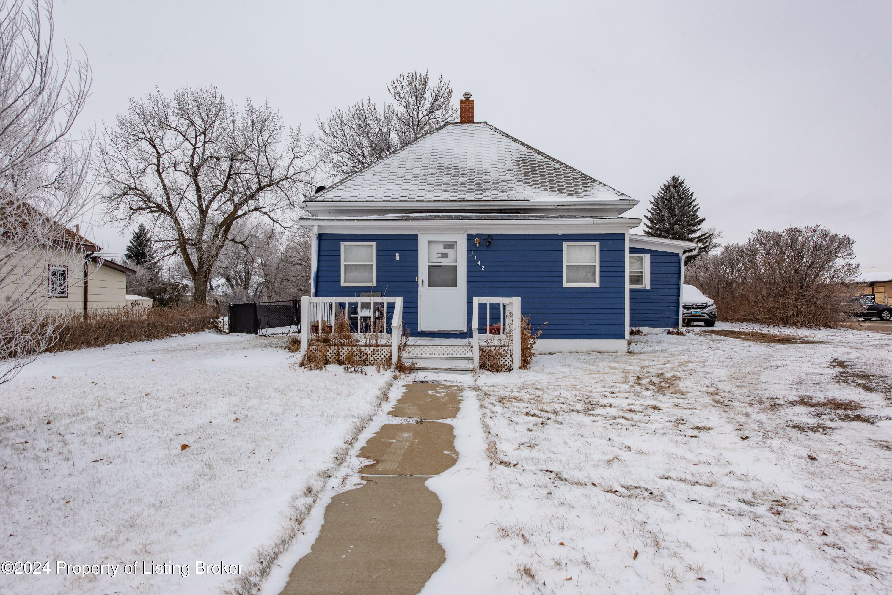 Property Photo:  1142 McKenzie Street  ND 58647 