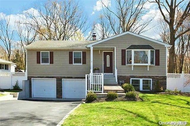 17 Sheppard Lane  Smithtown NY 11787 photo