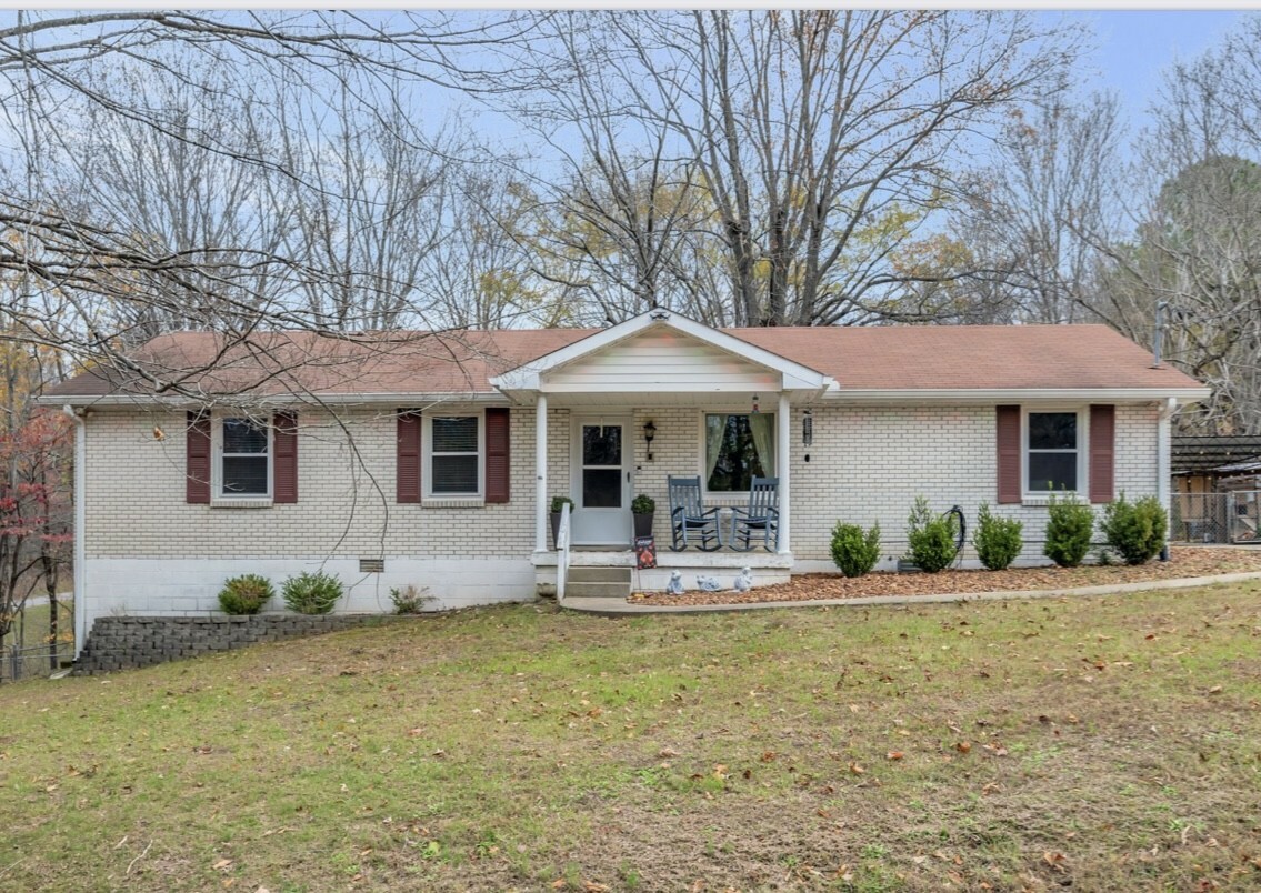 Property Photo:  1104 Chapel Hill Cir  TN 37080 