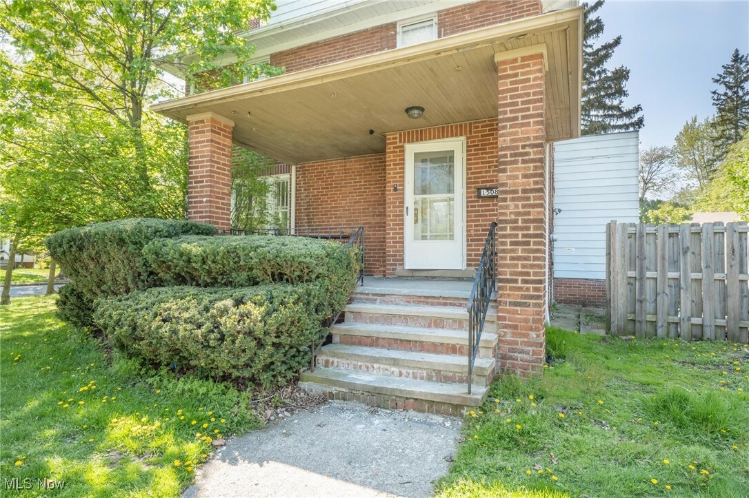 Property Photo:  1512 Parkhill Road  OH 44121 