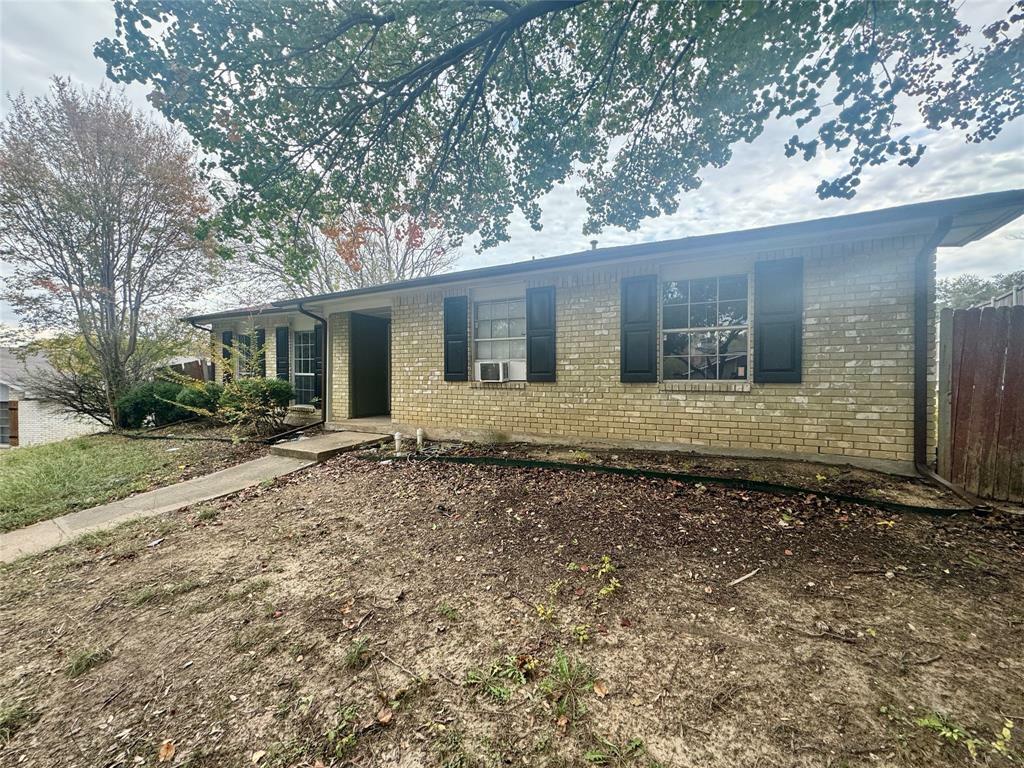 Property Photo:  2918 Ashglen Drive  TX 75043 