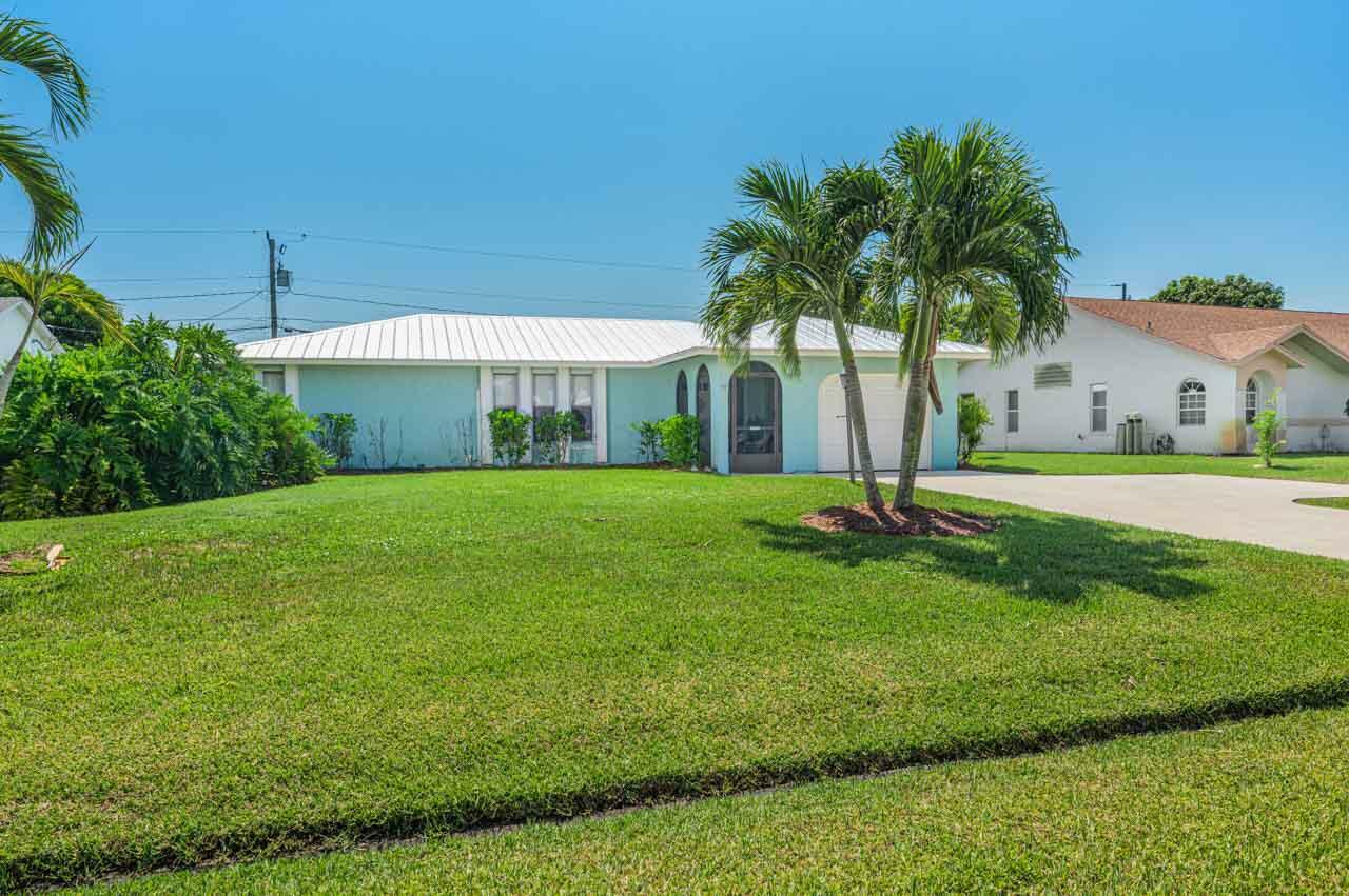 Property Photo:  1625 SE Berkshire Boulevard  FL 34952 