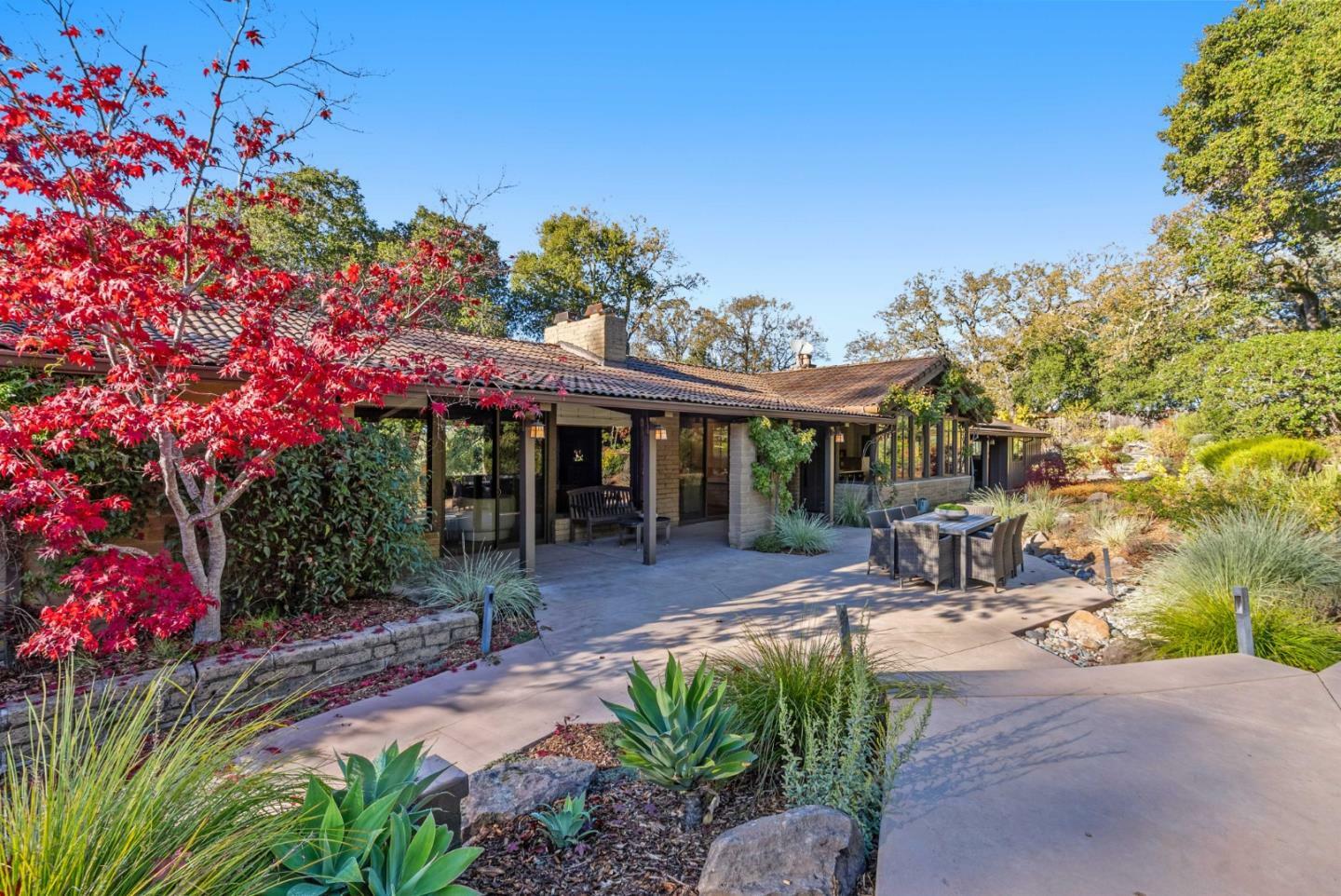 Property Photo: 150 Grove Drive CA 94028