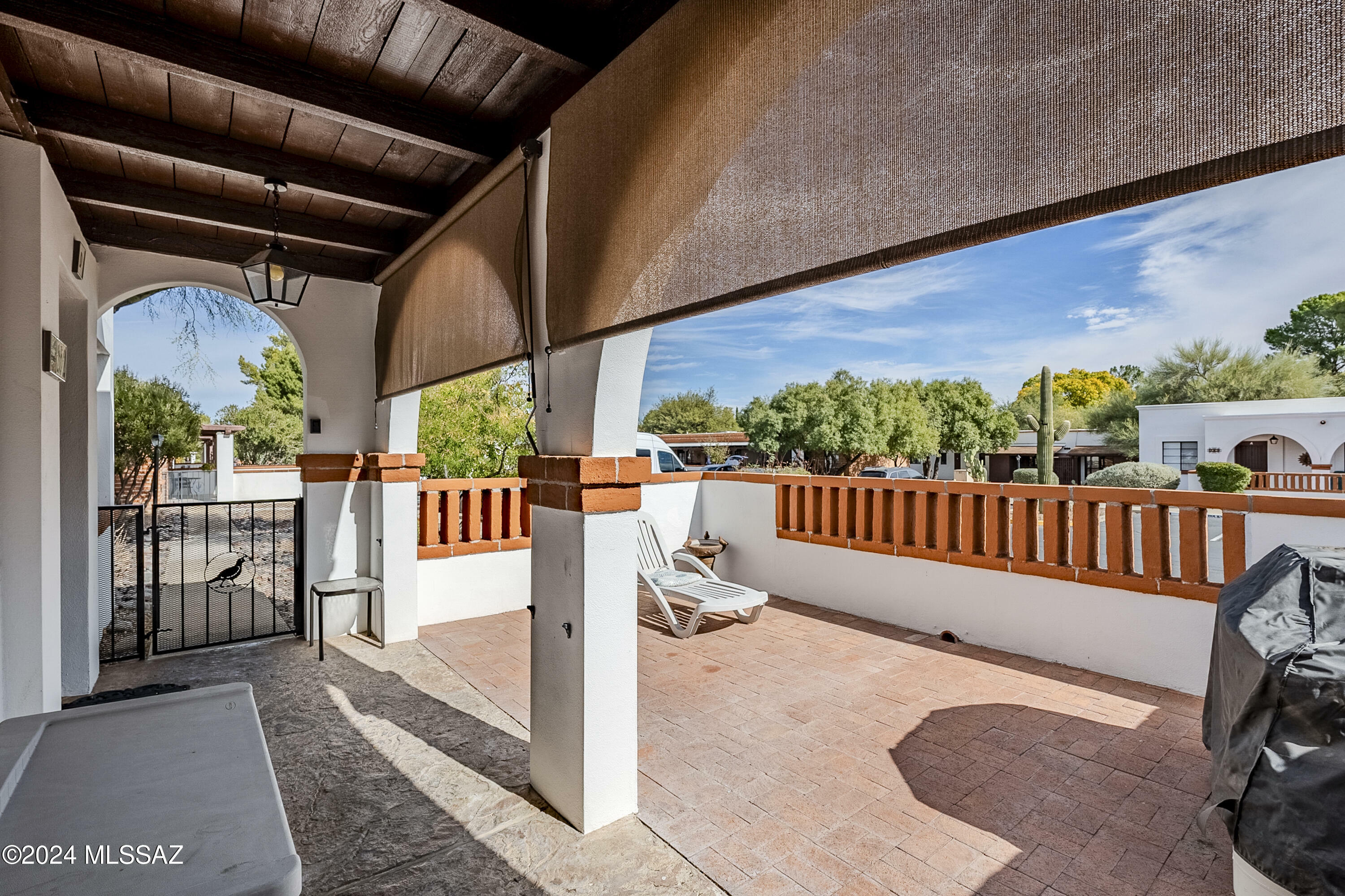 Property Photo:  262 S Paseo Quinta D  AZ 85614 