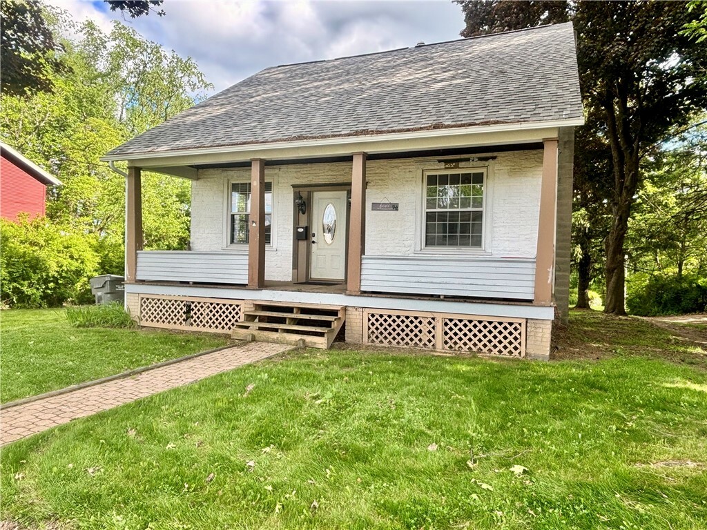 Property Photo: 1713 W 8th St PA 15010