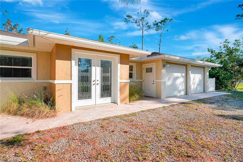 Property Photo: 12857 Honeysuckle Rd FL 33966