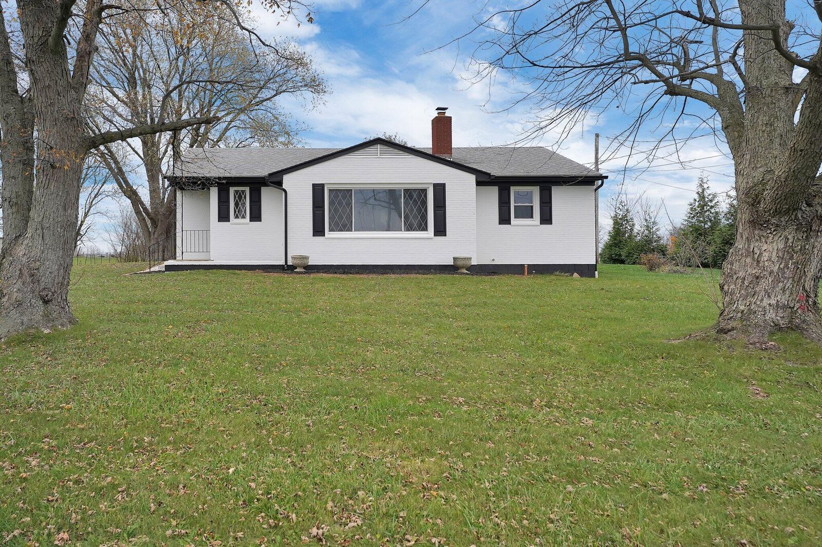Property Photo:  9865 State Route 38 SE  OH 43140 