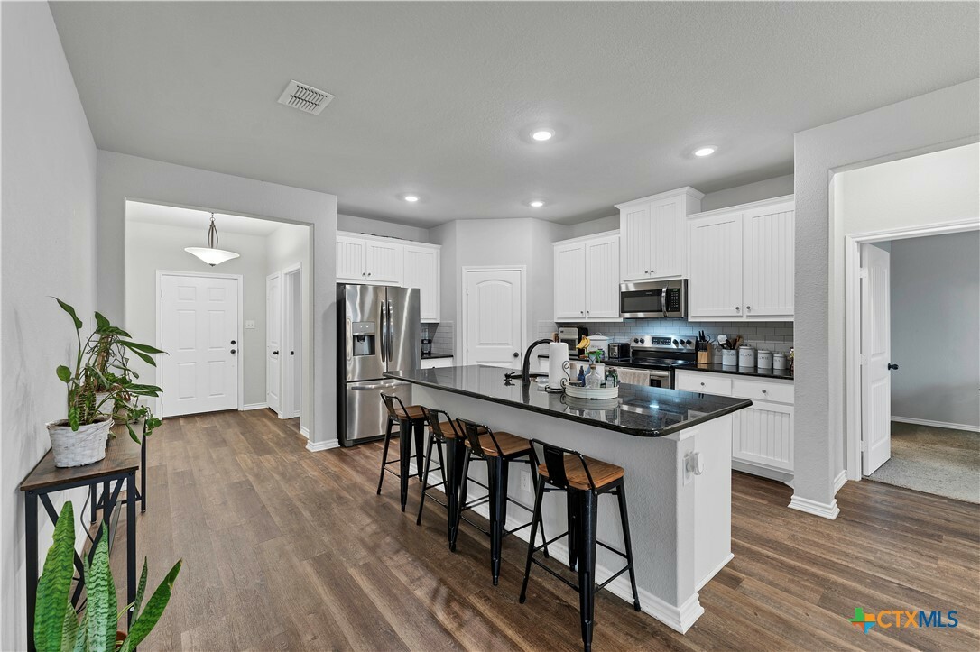 Property Photo: 502 S 8th Street TX 78160