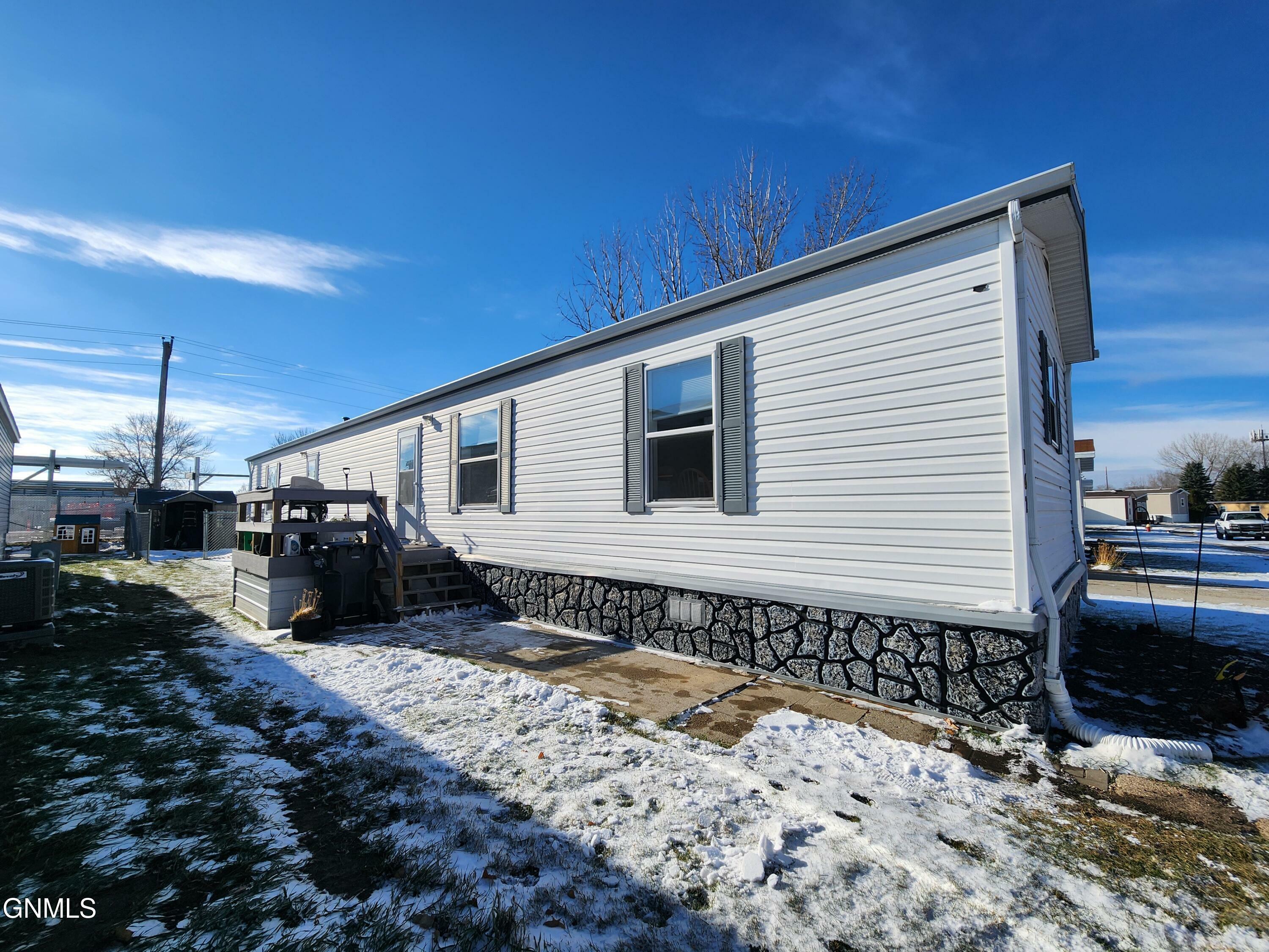 Property Photo:  162 Northwest Drive  ND 58504 