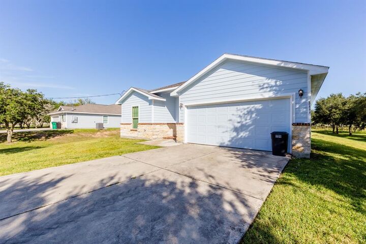 3111 County Road 81  Rosharon TX 77583 photo