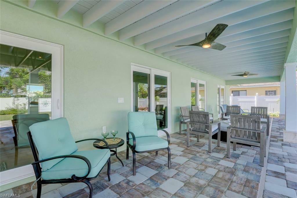 Property Photo:  517 110th Ave N  FL 34108 