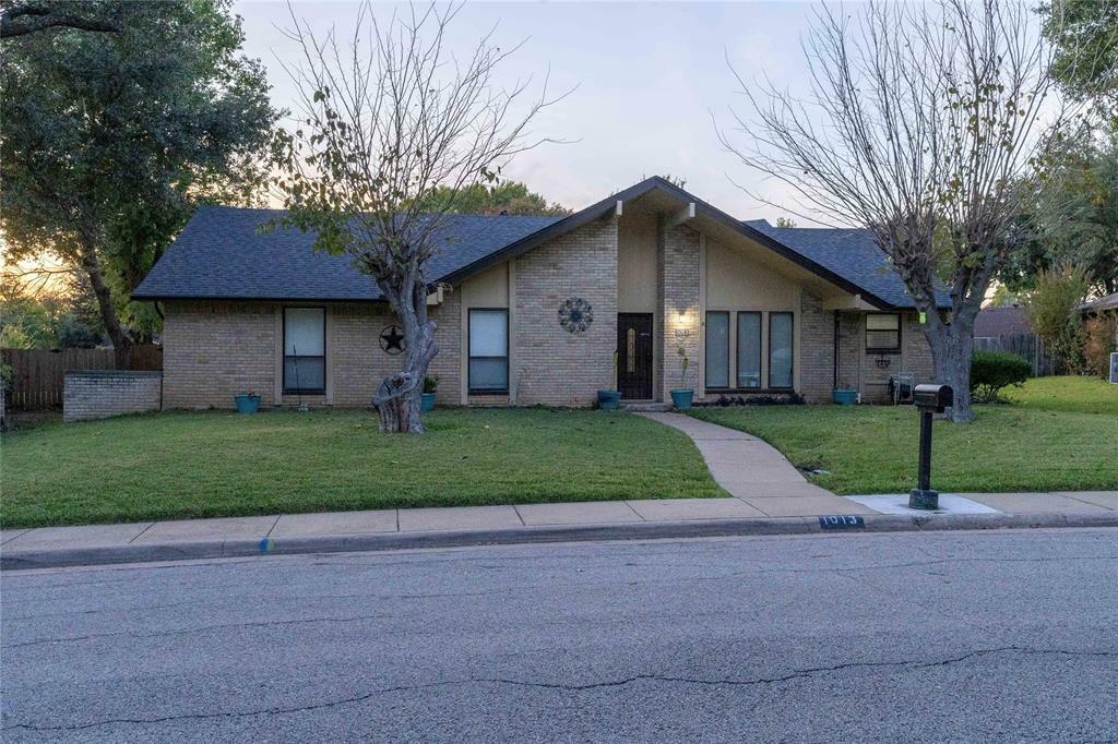 Property Photo: 1013 Briarwood Lane TX 75115