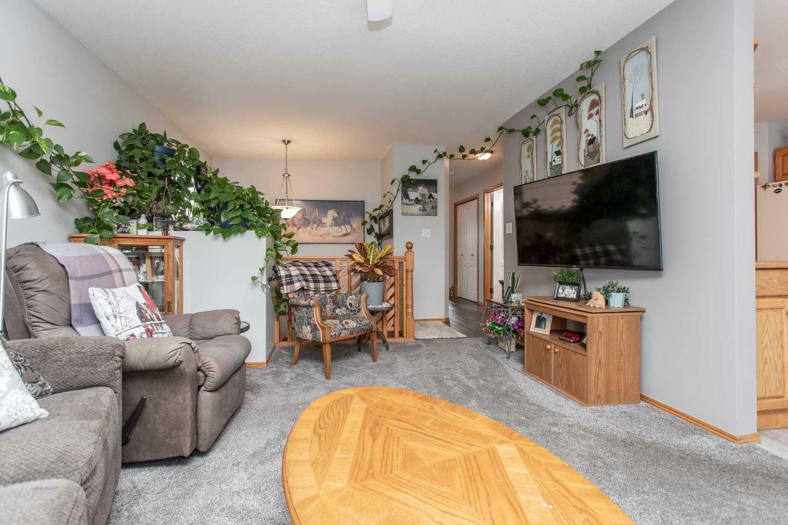 Property Photo:  4580 Westbrooke Road  AB T4M 0K3 