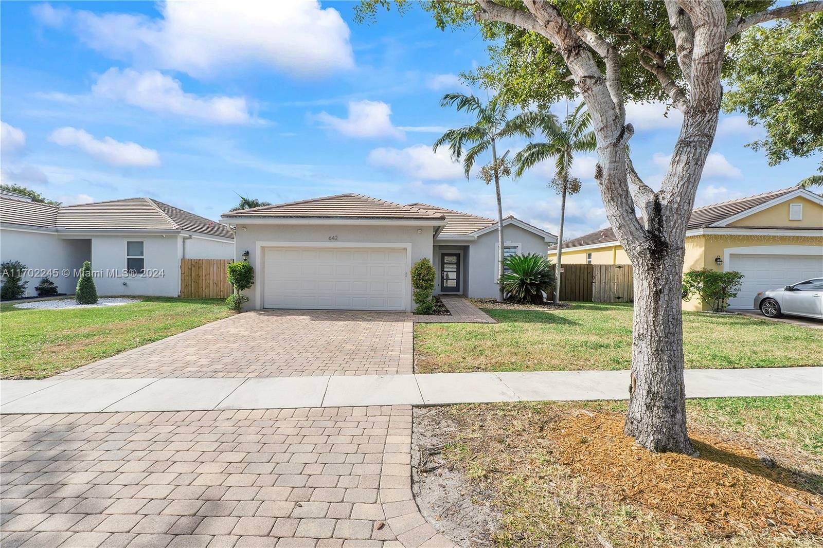 Property Photo:  642 SE 31st Ave  FL 33033 