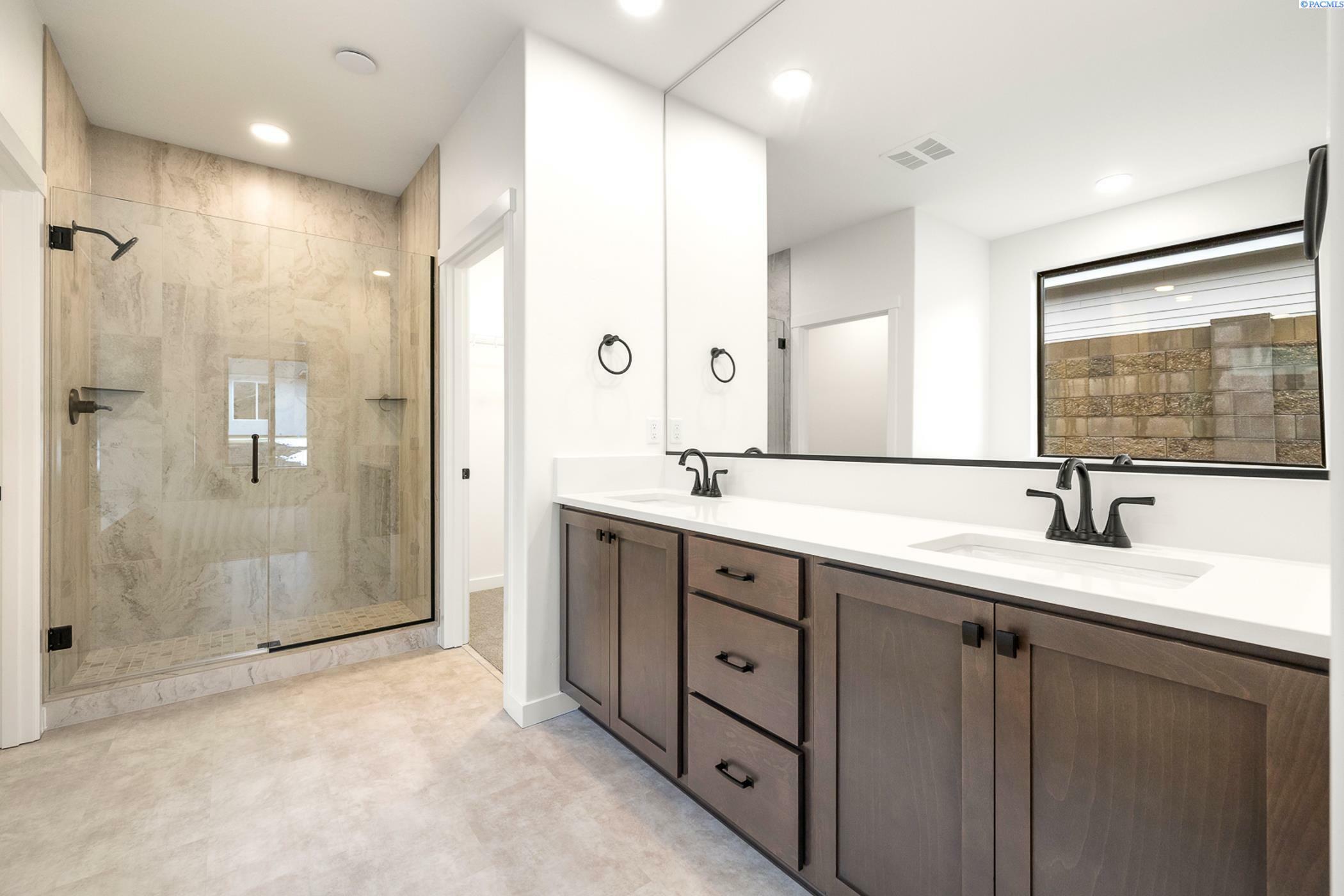 Property Photo: 3791 Morningside Pkwy WA 99352