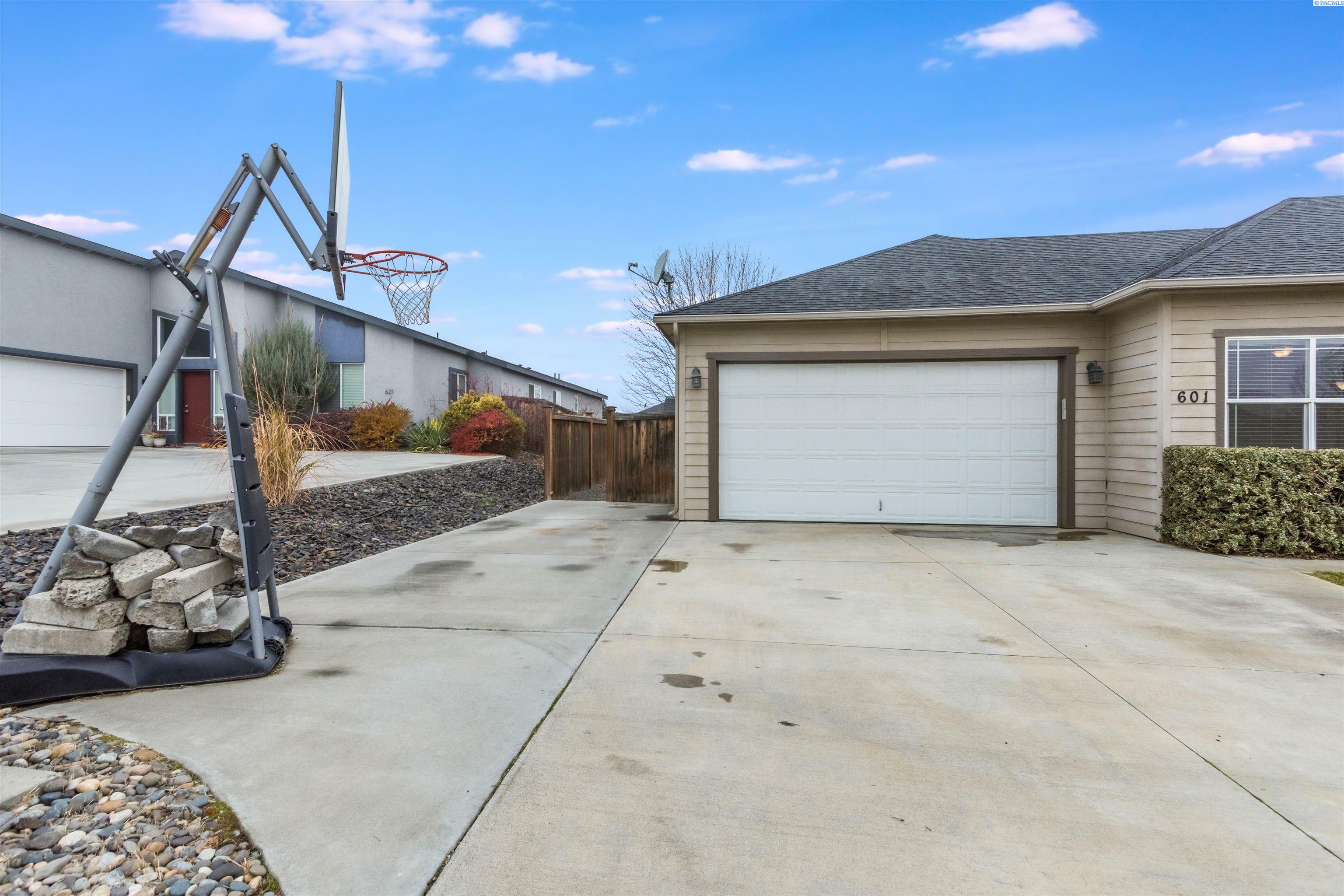 Property Photo:  601 Pinnacle Drive  WA 99353 