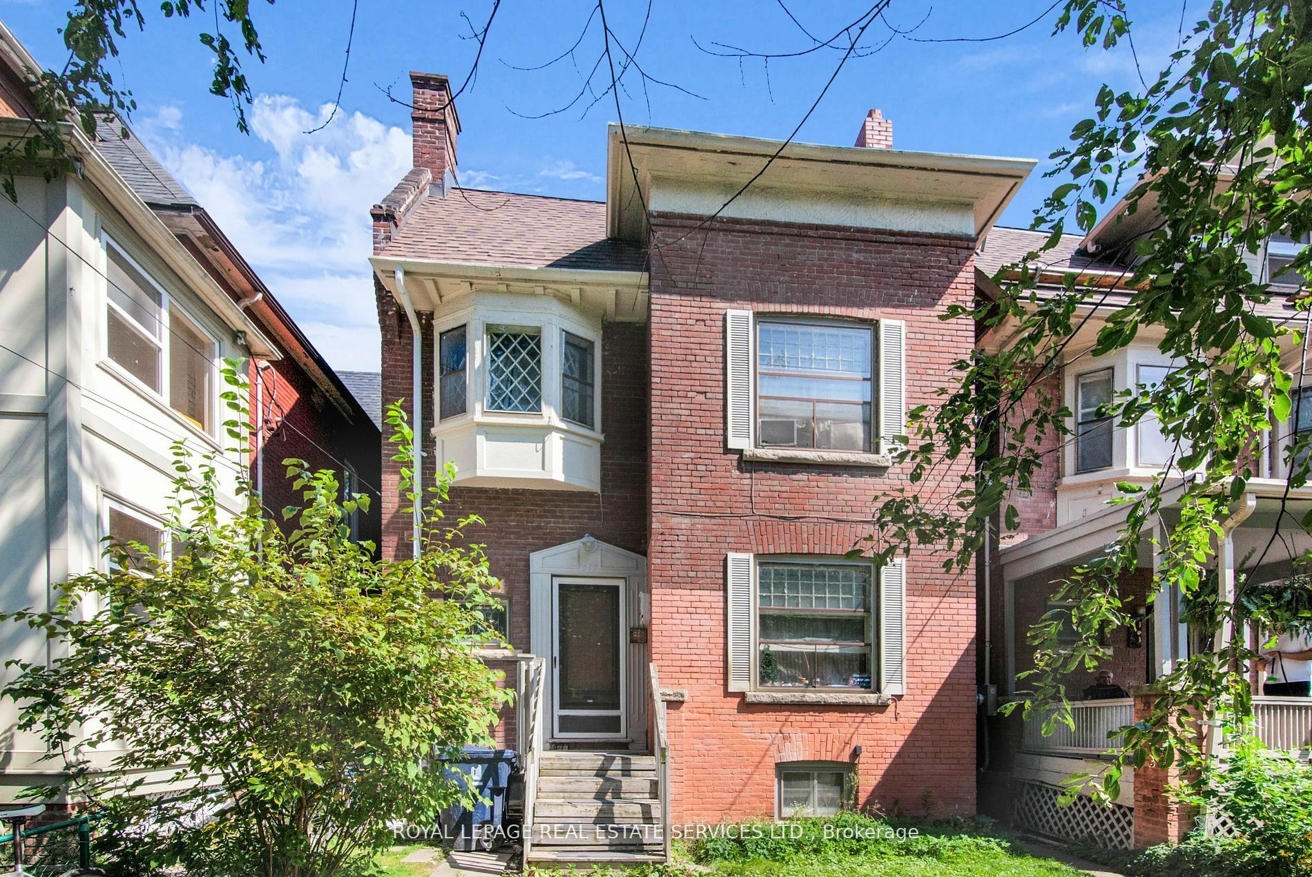 Property Photo:  577 Huron St  ON M5R 2R6 