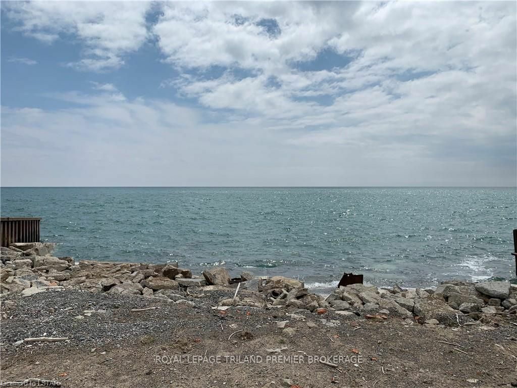 Property Photo:  18094 Erie Shore Dr  ON N0P 1A0 