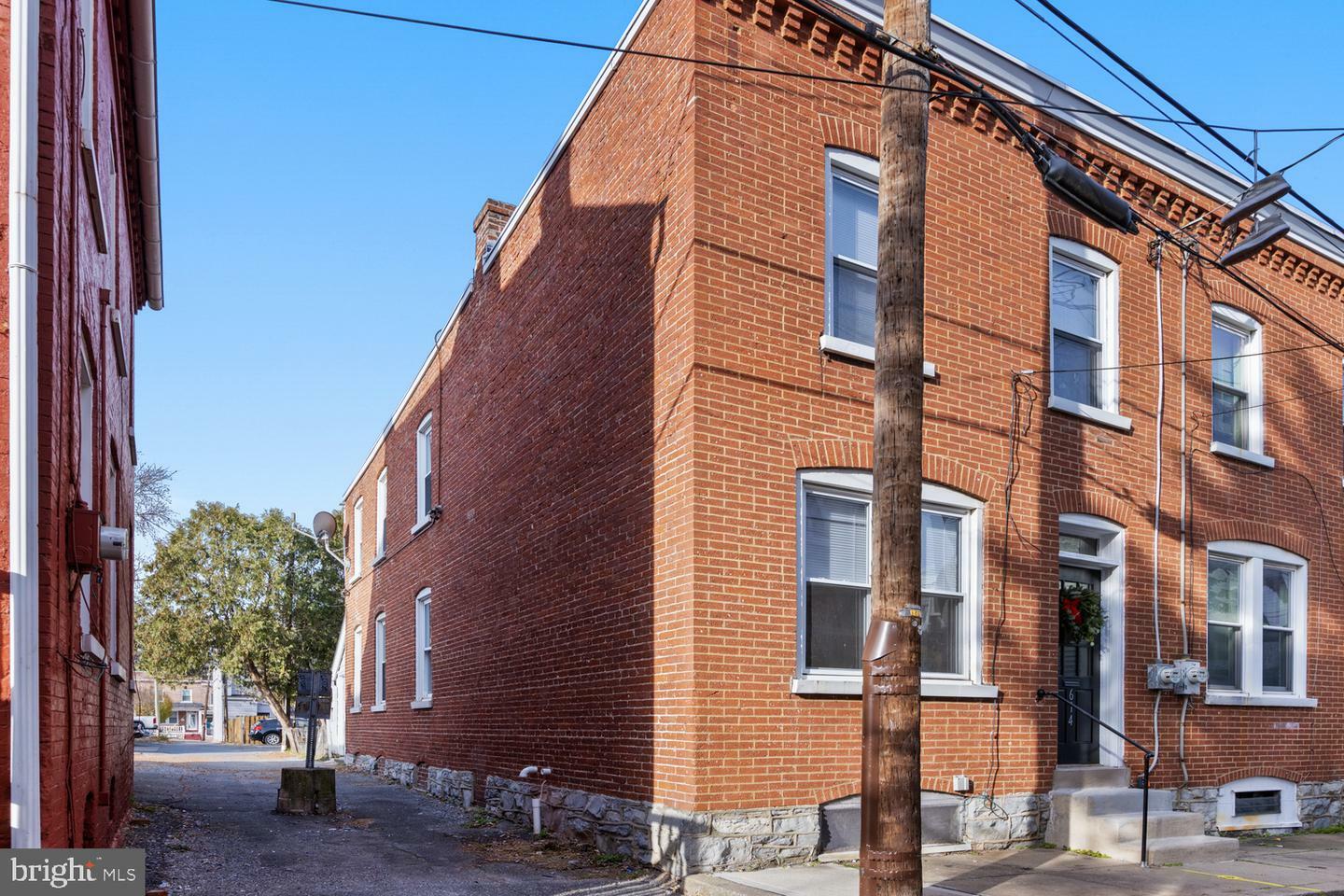 Property Photo:  614 Olive Street  PA 17602 