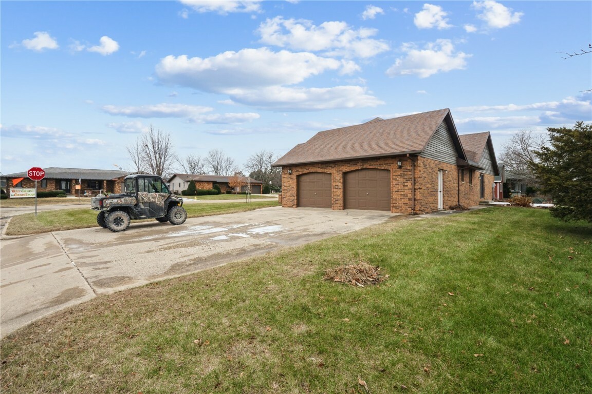 Property Photo:  145 Crescent Drive  IA 52057 