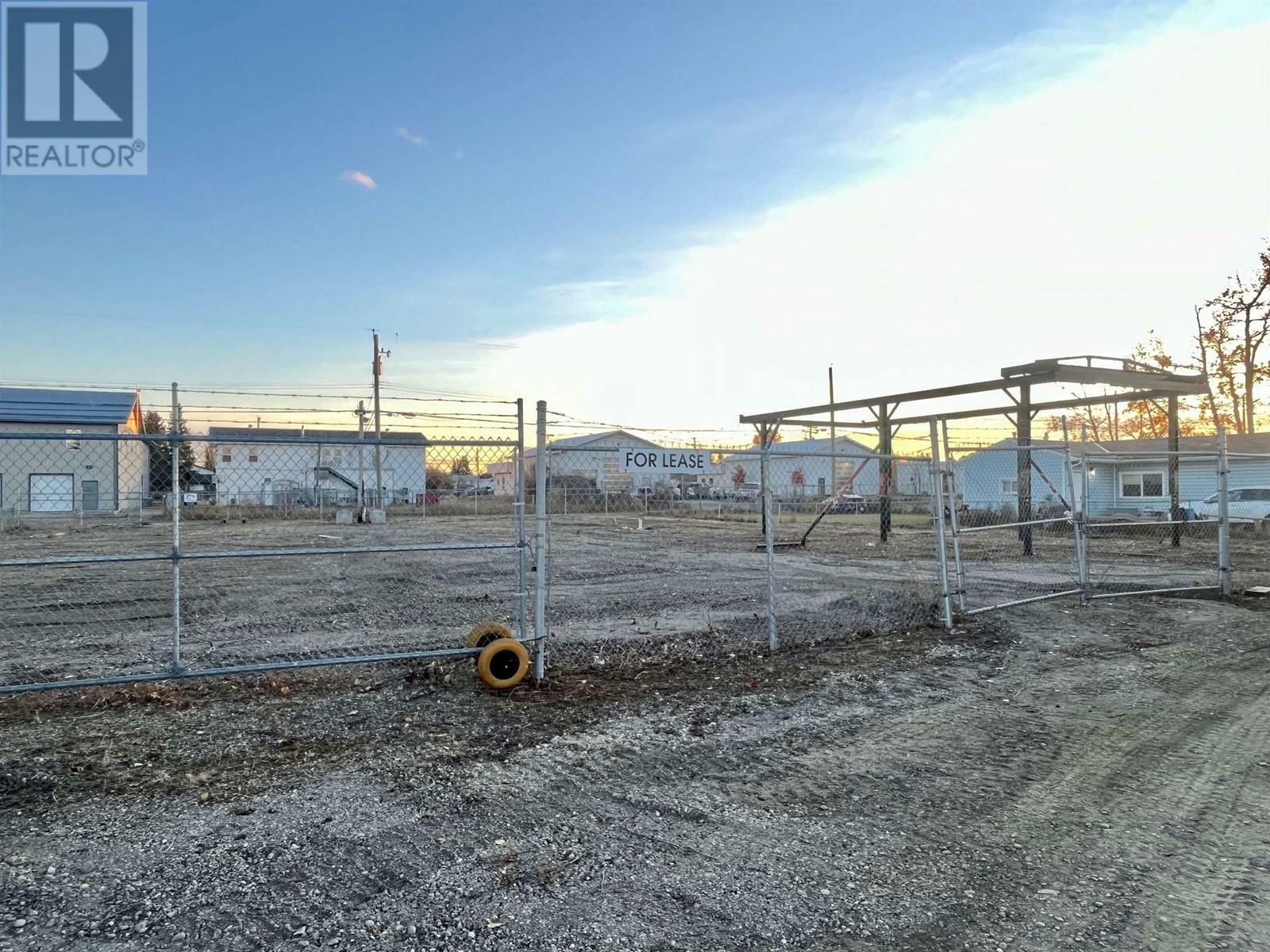 Photo de la propriété:  8131 101 Avenue  BC V1J 2A2 