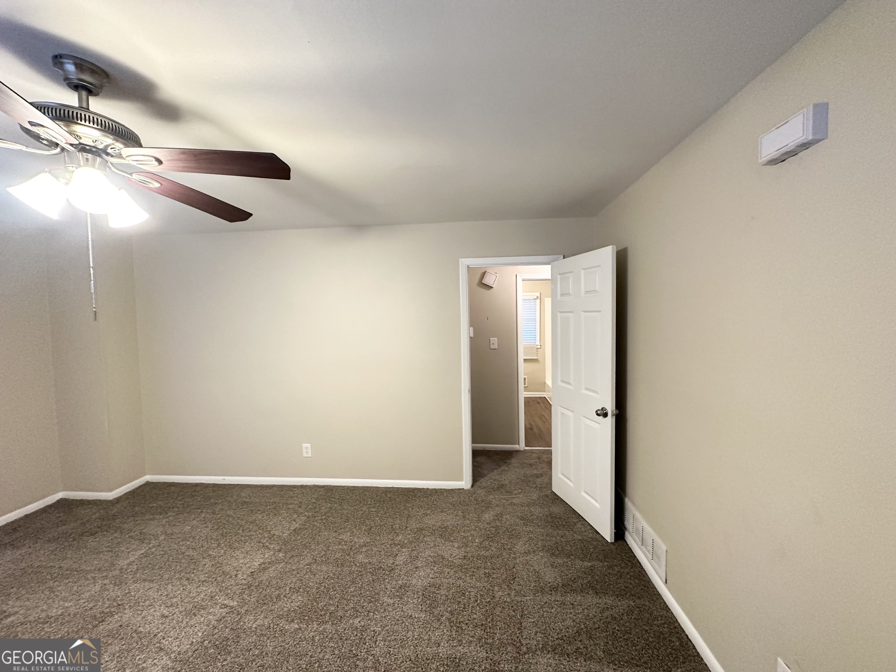 Property Photo: 220 Oakcliff Court NW GA 30331