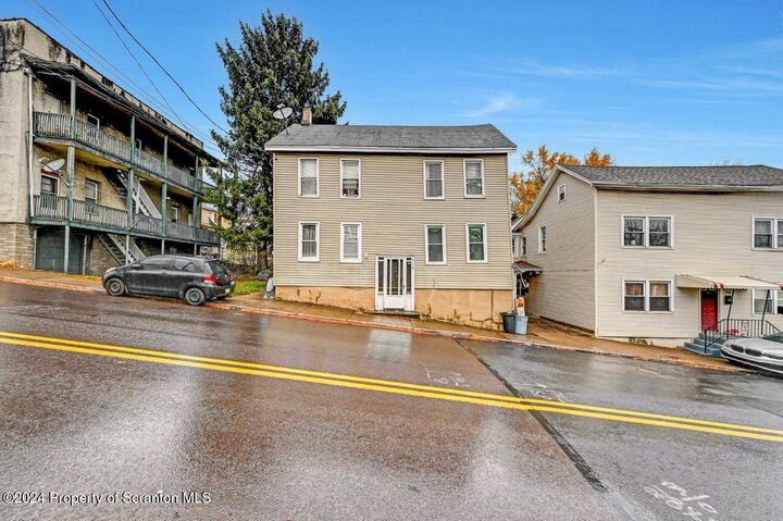 916 W Linden Street  Scranton PA 18504 photo