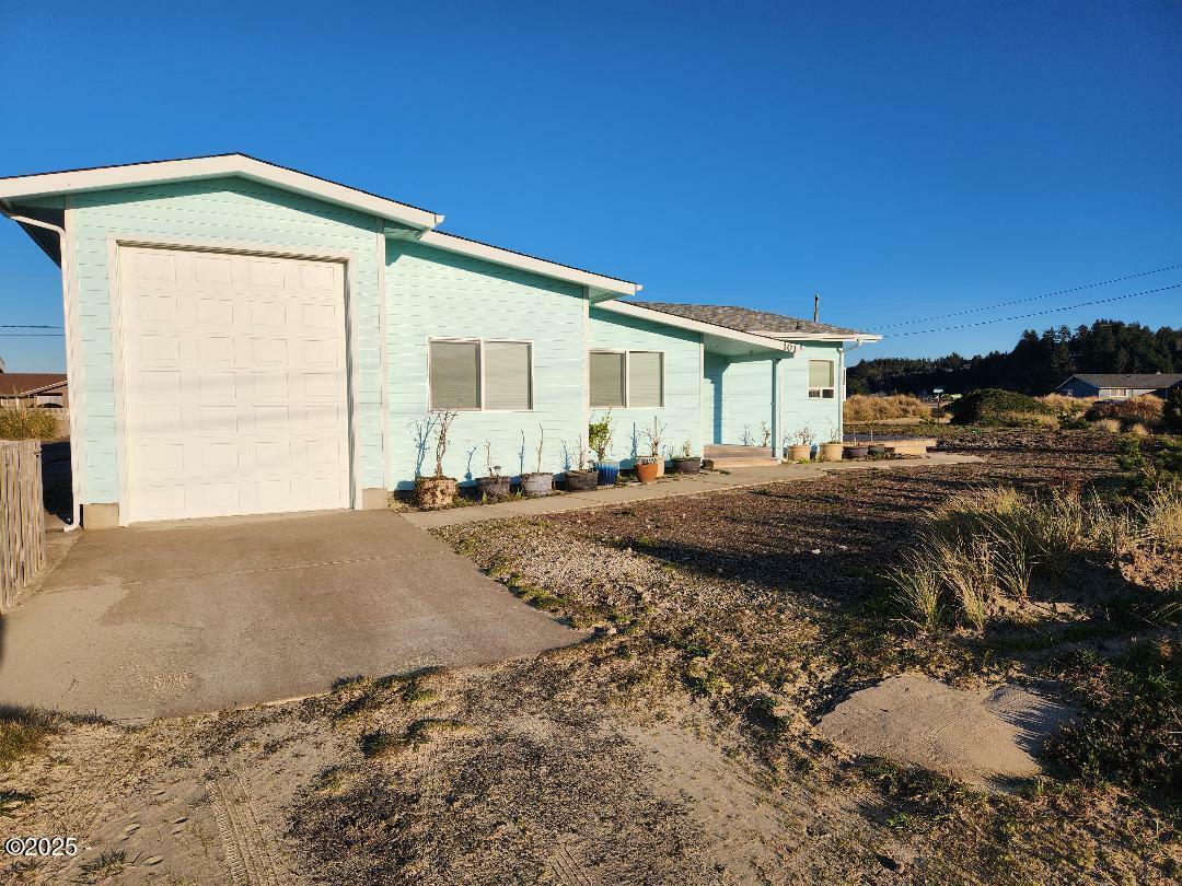 Property Photo: 101 NW Sunset Way OR 97394