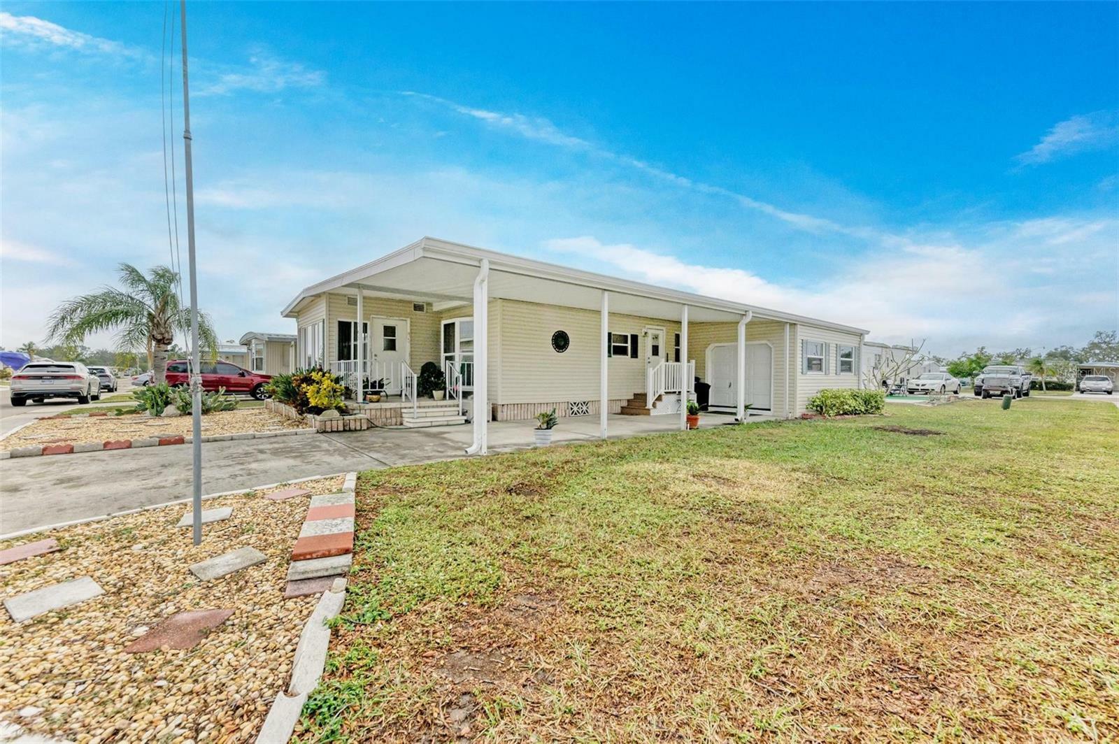 Property Photo:  5619 Bayshore Road 365  FL 34221 